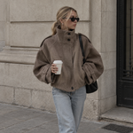 Vera Wolljacke – Oversize Damen-Trenchjacke mit Stehkragen