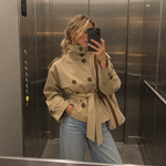 Livia Trenchcoat – Kurzer Damen-Trench mit Stehkragen