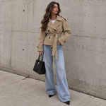Cleo Trenchcoat – Kurzer Damen-Trench mit Bindegürtel